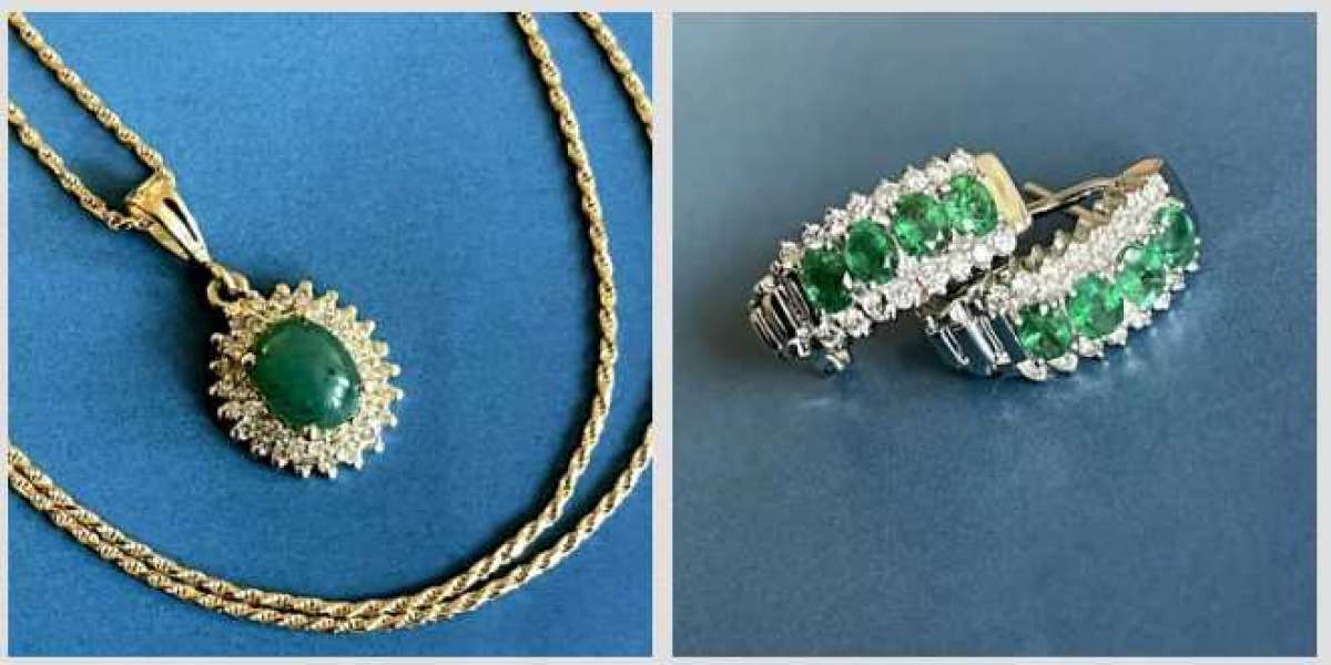 What to Look For in an Emerald Necklace