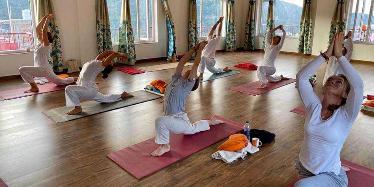 200 Hours Yoga Teacher Training in Rishikesh | 200 hour yoga ttc in rishikesh
