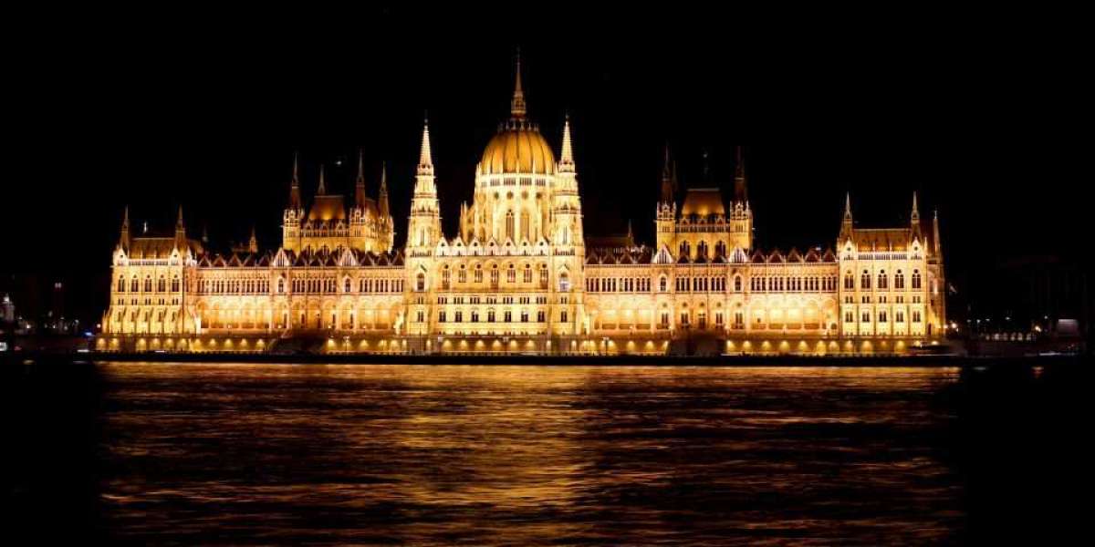 Romantic Escapes: Budapest Boat Tours for Couples