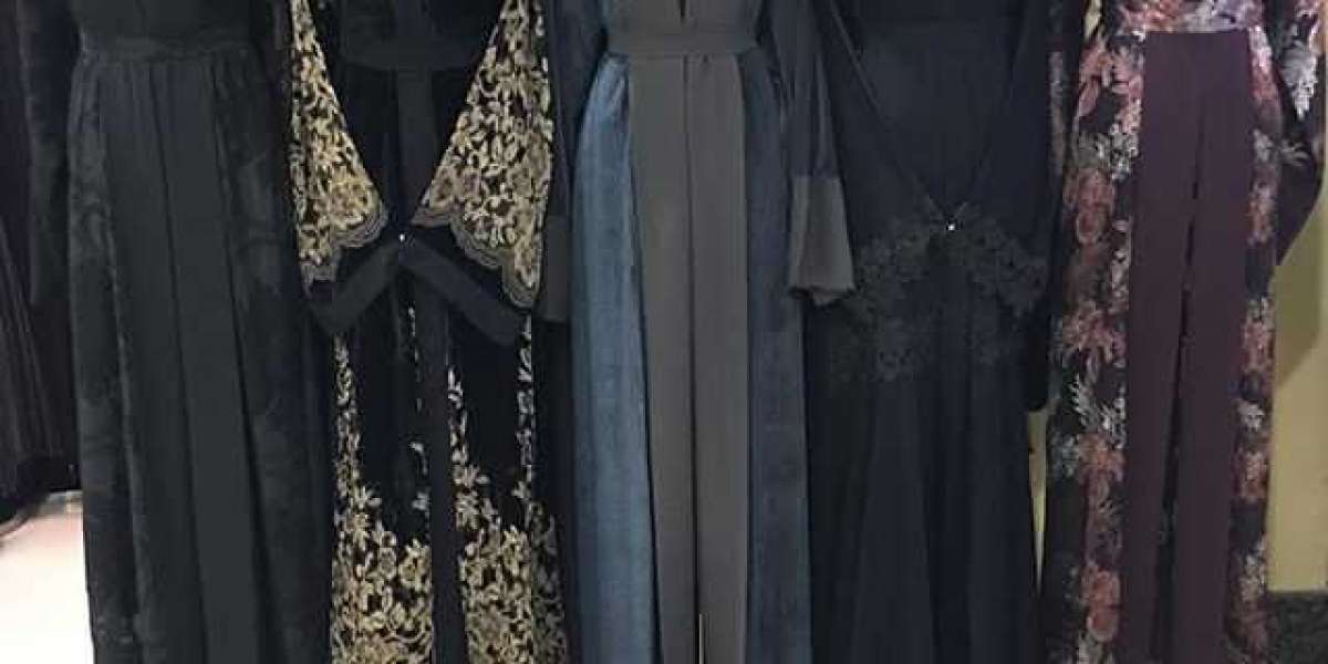 The Finest Online Collections of Luxury Abayas: Elegance at Your Fingertips