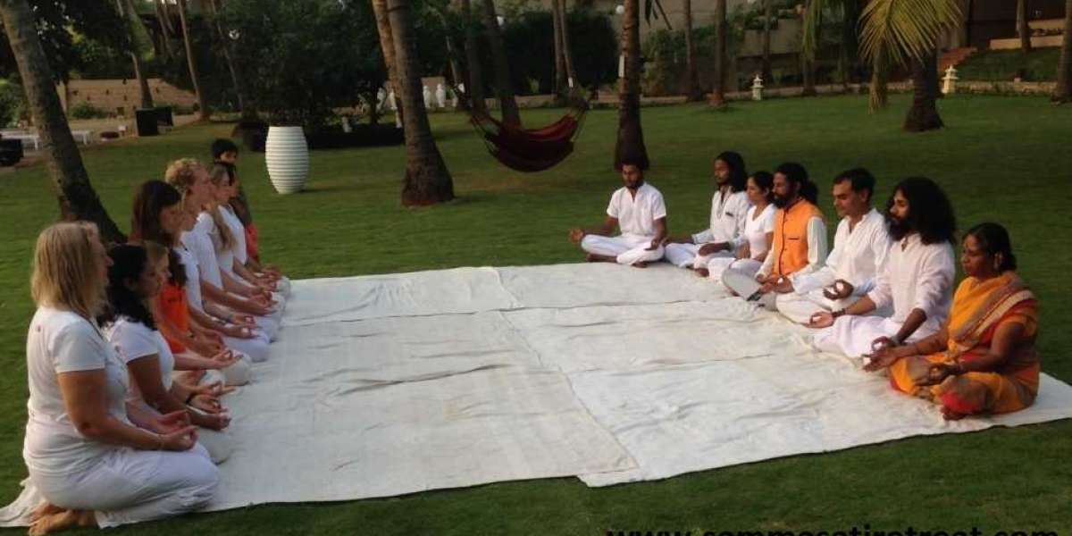 Exploring the Best 200 Hour Yoga Teacher Training in Rishikesh